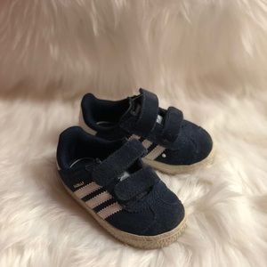 Adidas gazelle sneakers size 4